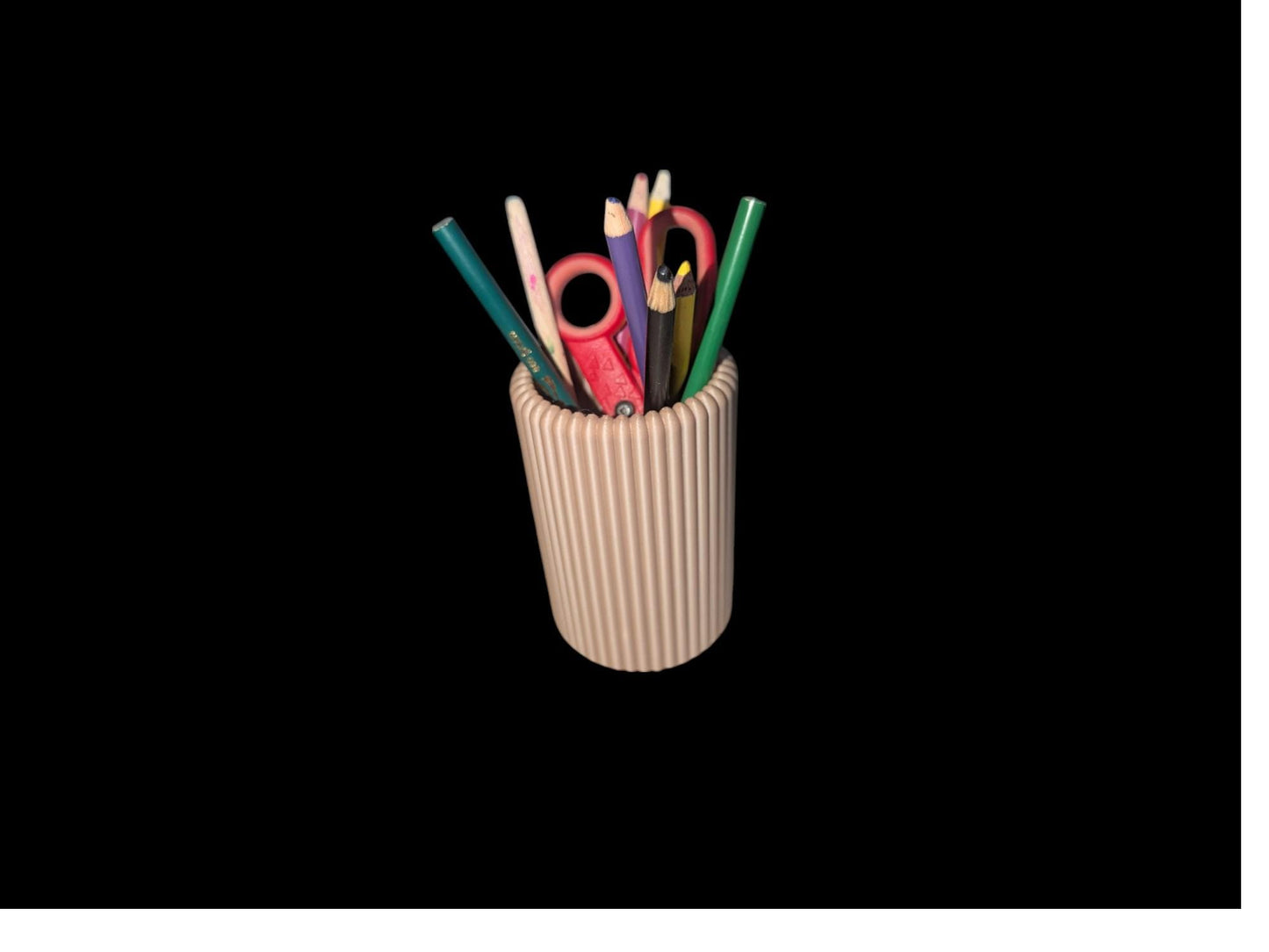 Ribbed Pot Pen design showing objects inside