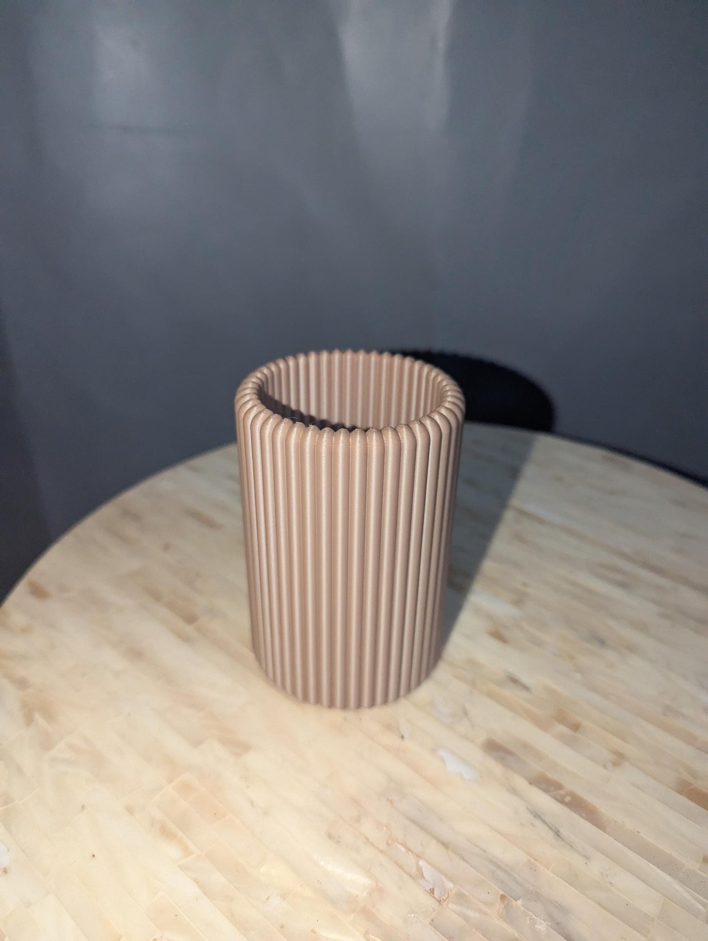 Ribbed Pot Pen design