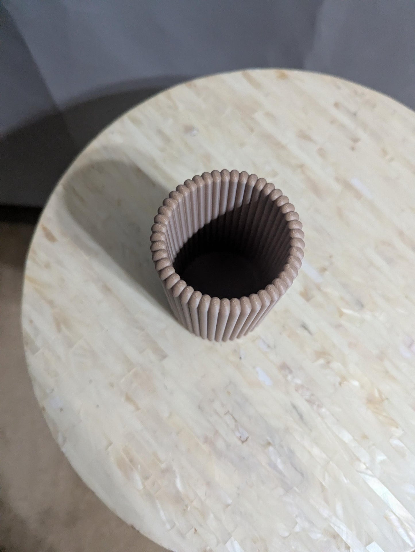 Ribbed Pot Pen design