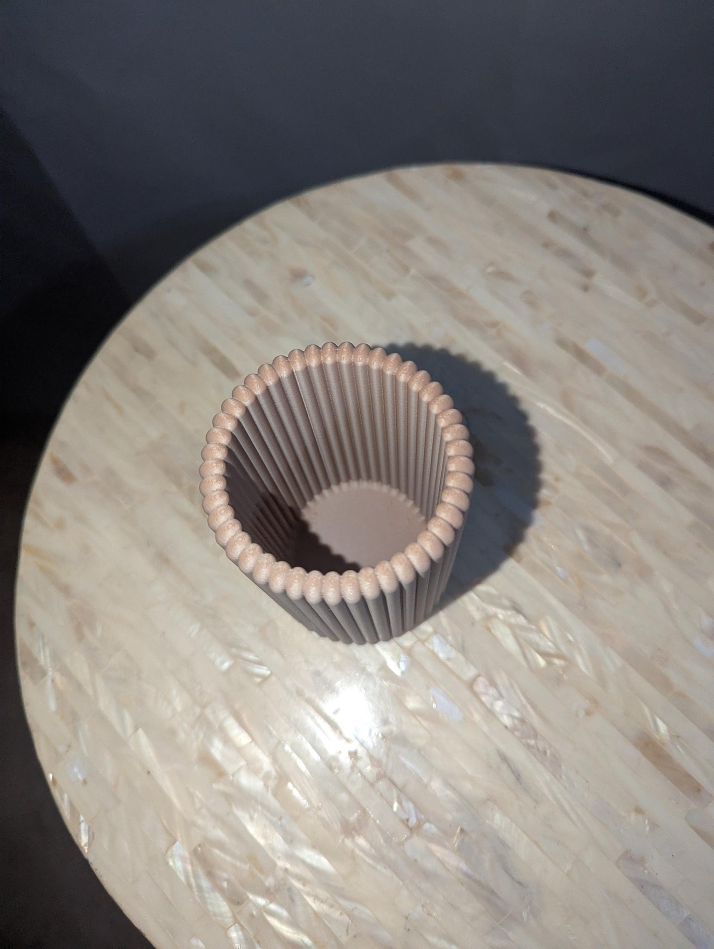 Ribbed Pot Pen design