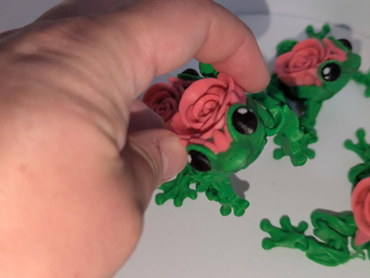 Rose Frog Articulated Toy – 3D Printed Flexible Frog | Frog Lover Gift | Kawaii Desk Pet, Rose Frog 3D Printed Toy , Anxiety and ADHD Relief