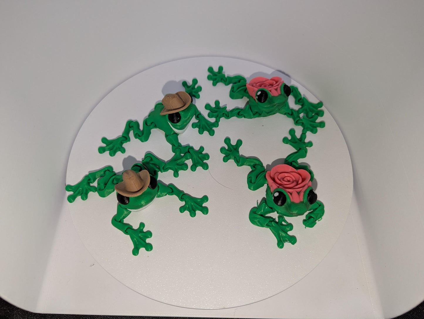Rose Frog Articulated Toy – 3D Printed Flexible Frog | Frog Lover Gift | Kawaii Desk Pet, Rose Frog 3D Printed Toy , Anxiety and ADHD Relief