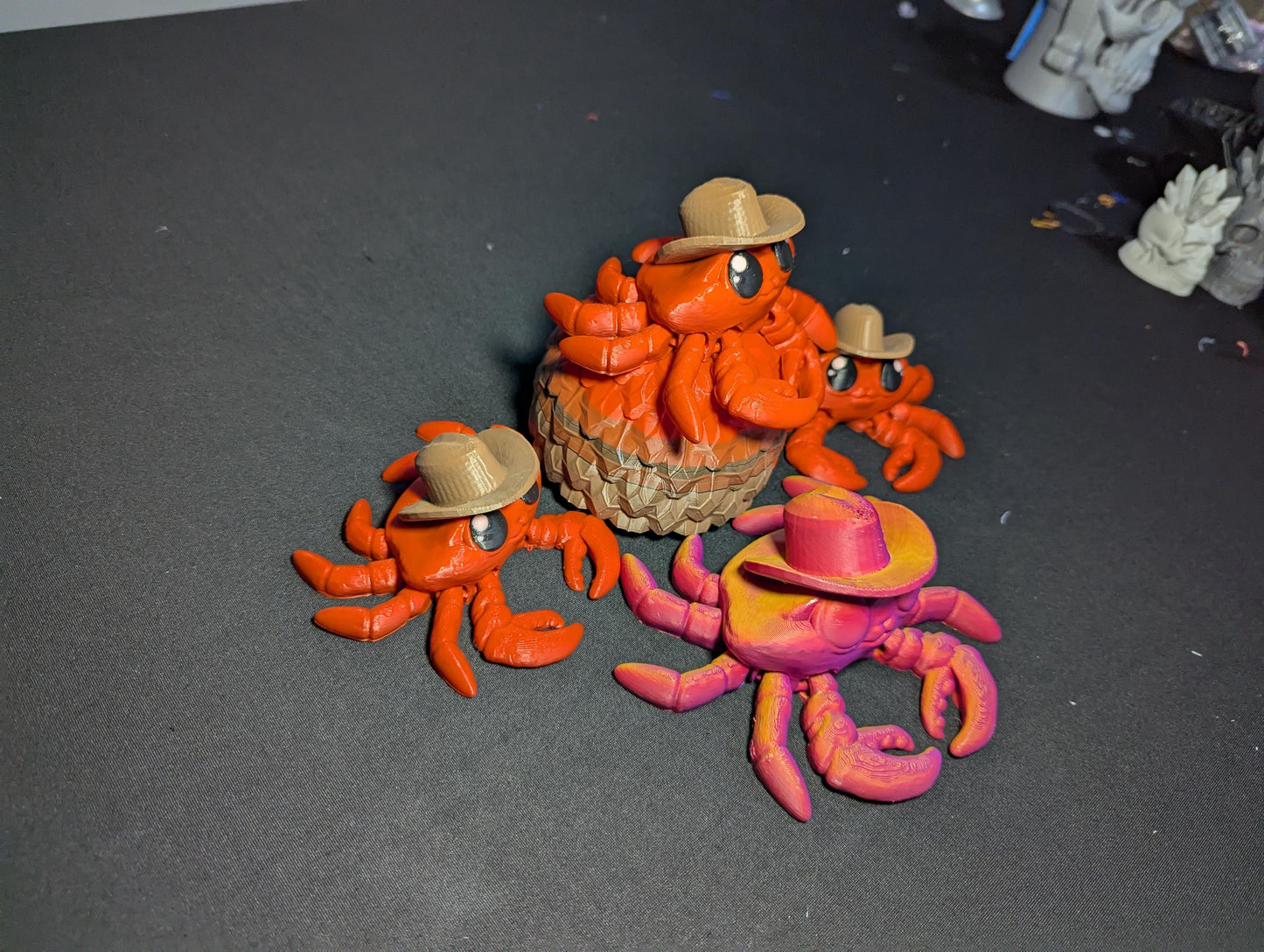 Cowboy Crab Figurines – 3D Printed Articulated Crabs with Hats | Cute Western Crustacean Toys | Multicolor Crab Decor