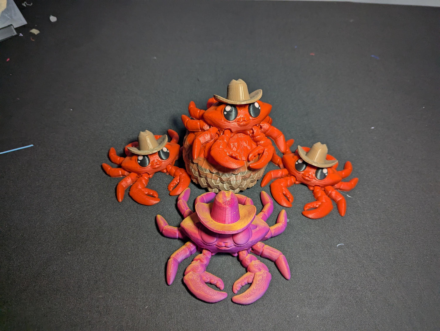 Cowboy Crab Figurines – 3D Printed Articulated Crabs with Hats | Cute Western Crustacean Toys | Multicolor Crab Decor