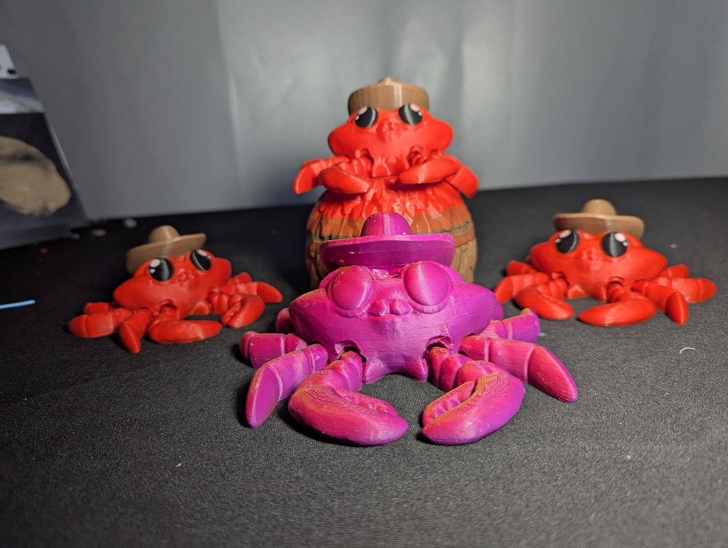 Cowboy Crab Figurines – 3D Printed Articulated Crabs with Hats | Cute Western Crustacean Toys | Multicolor Crab Decor
