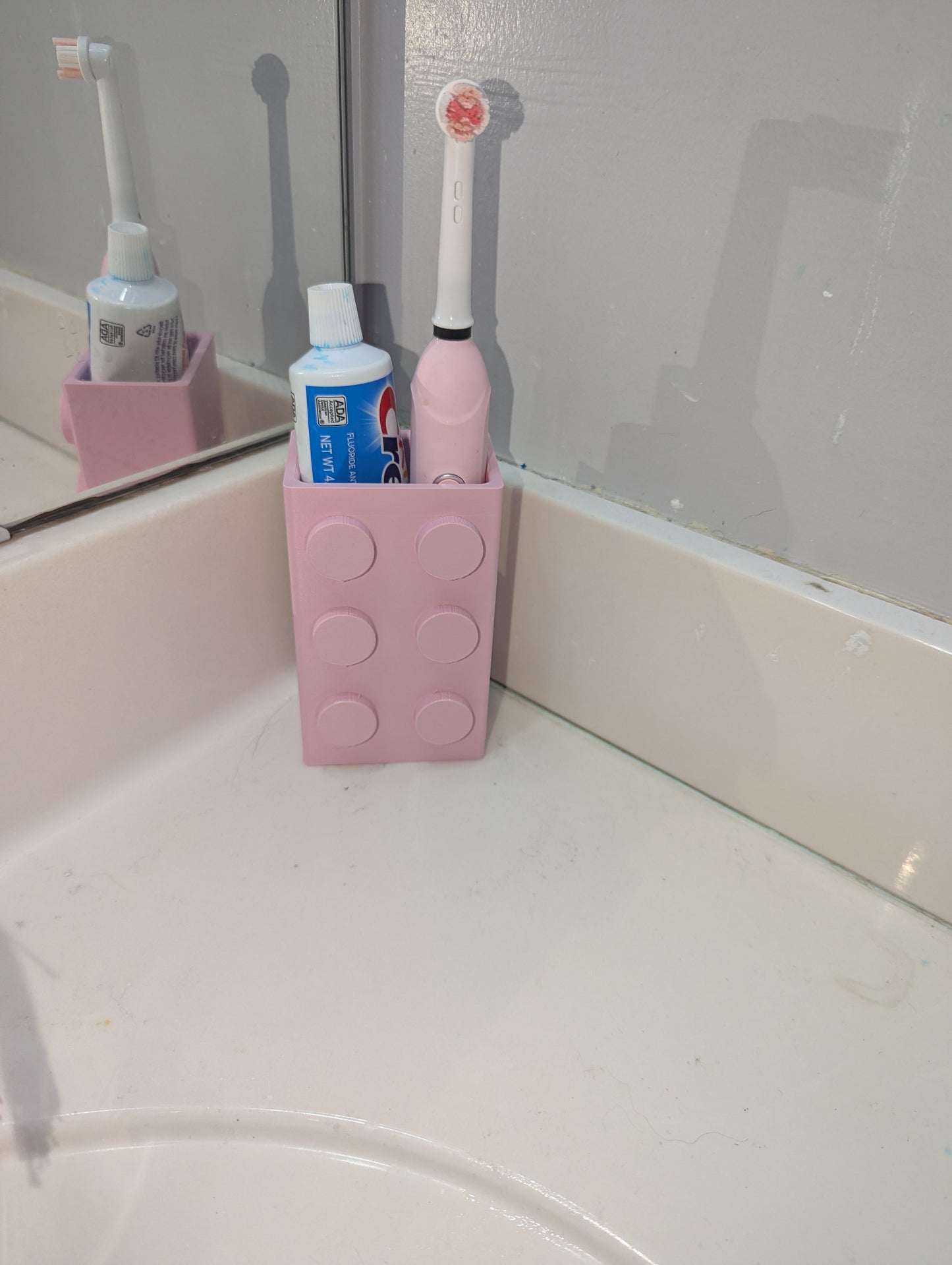 Brick-Inspired Pen Holder