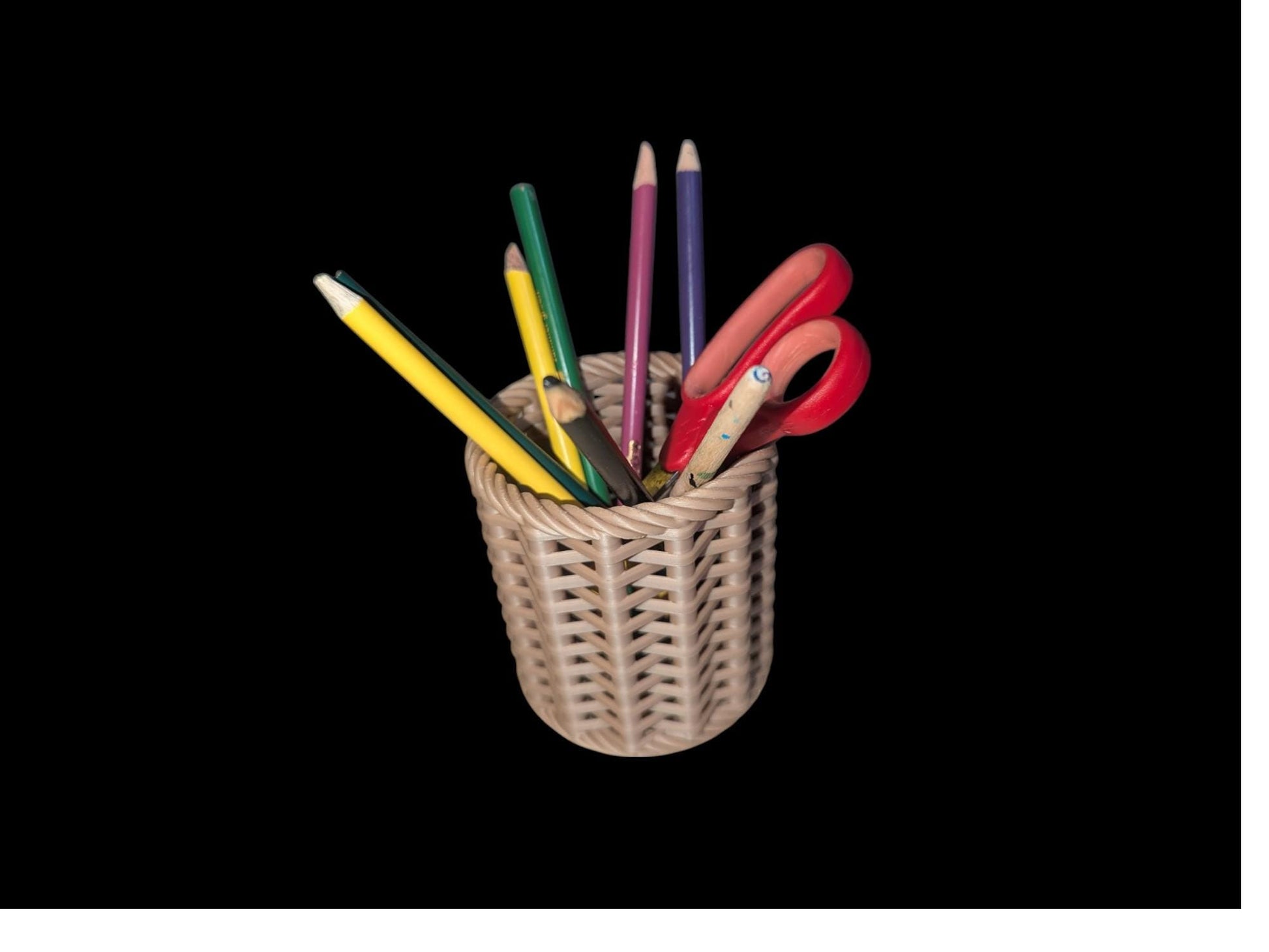 Woven designed pen holder showing objects inside