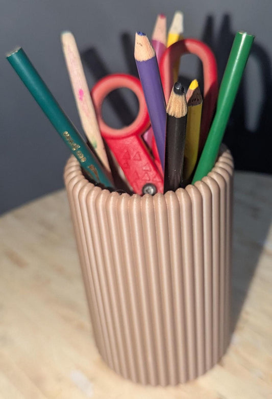 Ribbed Pot Pen design