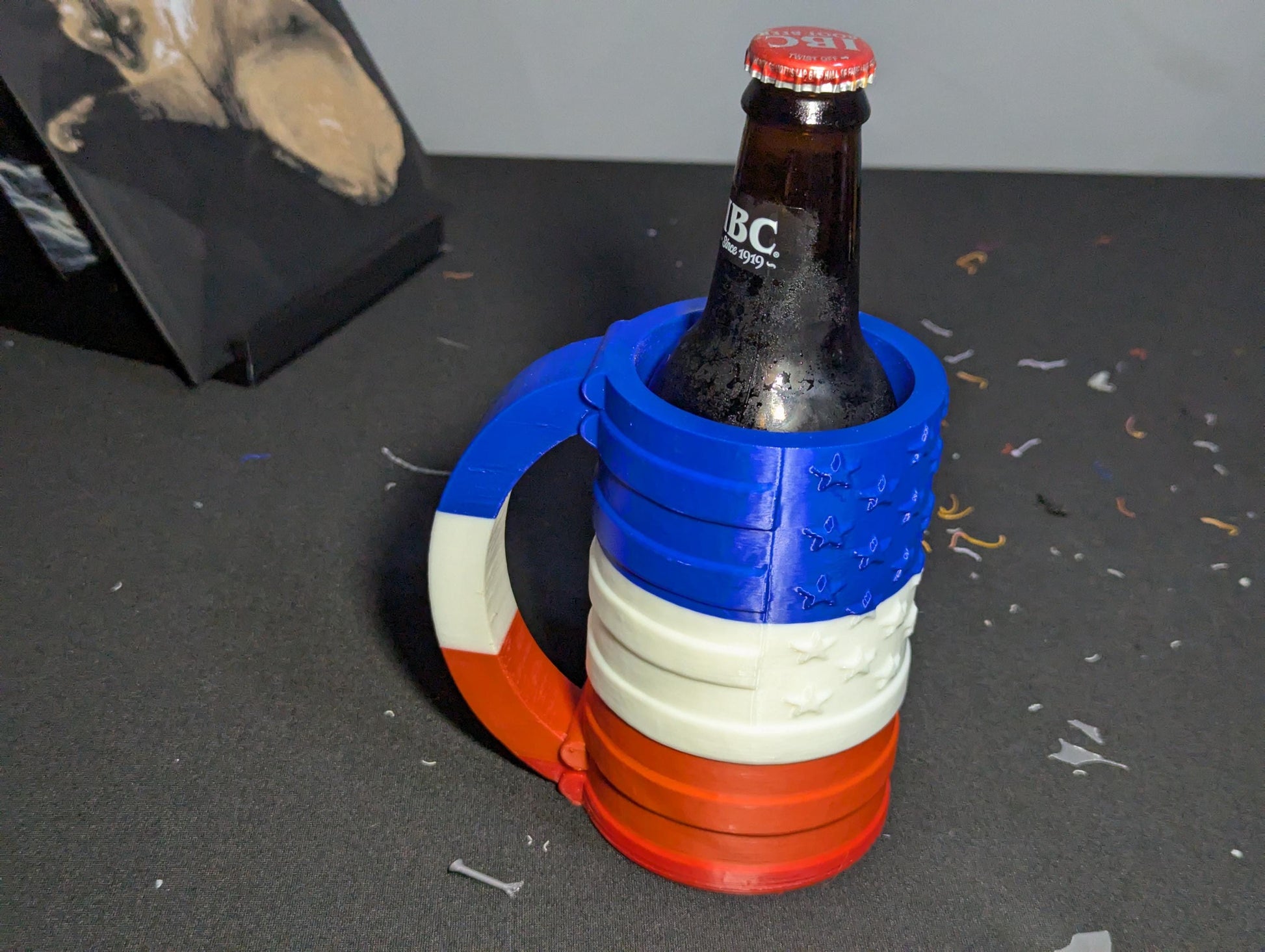 Stars & Stripes Drink Mug – Red White Blue Can Cozy - 3D Printed Fun Patriotic Beer Bottle Holder- American Flag Brew Mug - Unique Can Cup