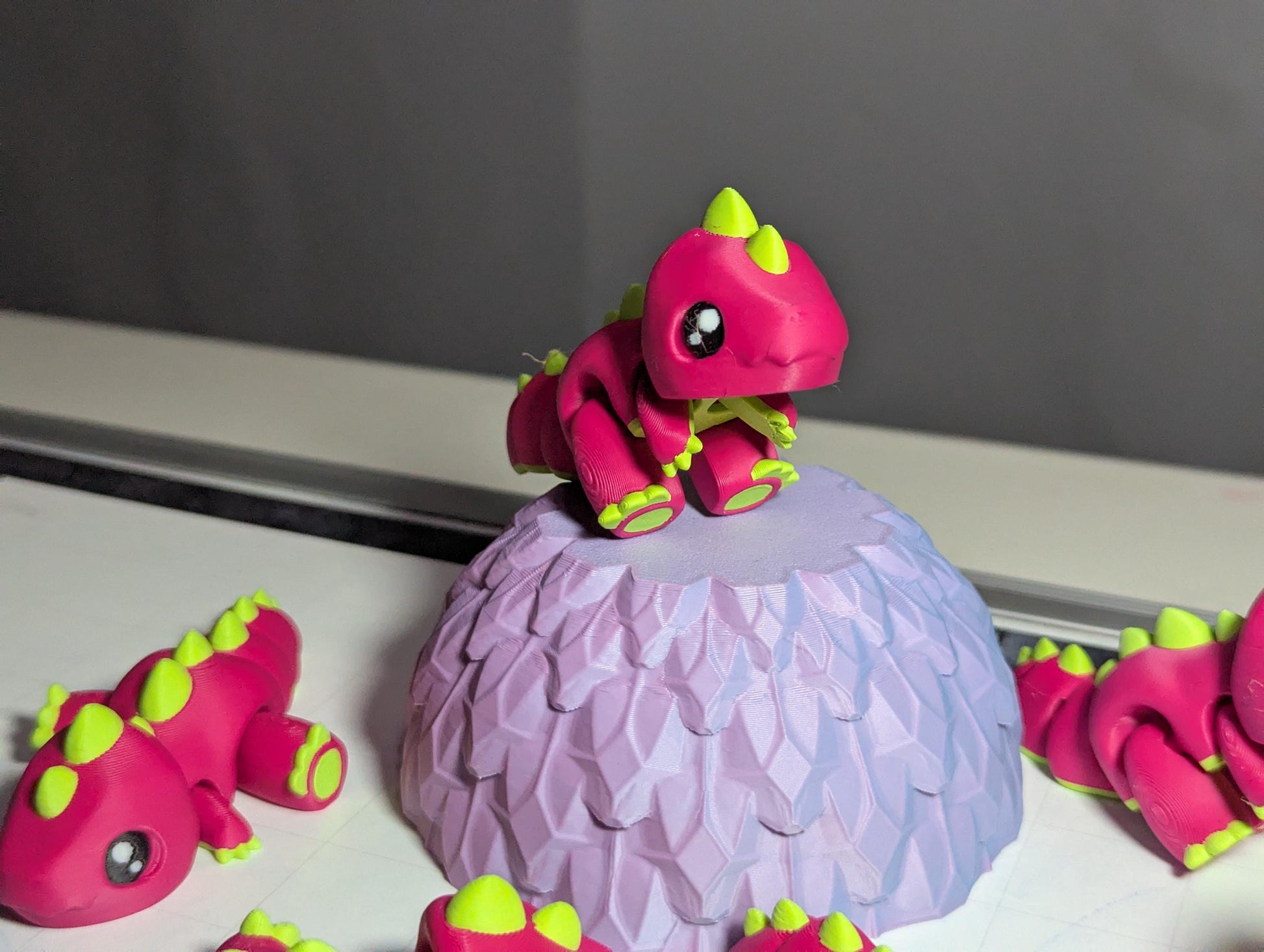 Mini Articulated Baby Dino – Pink & Green Fidget Toy – Cute Desk Pet or Gift
