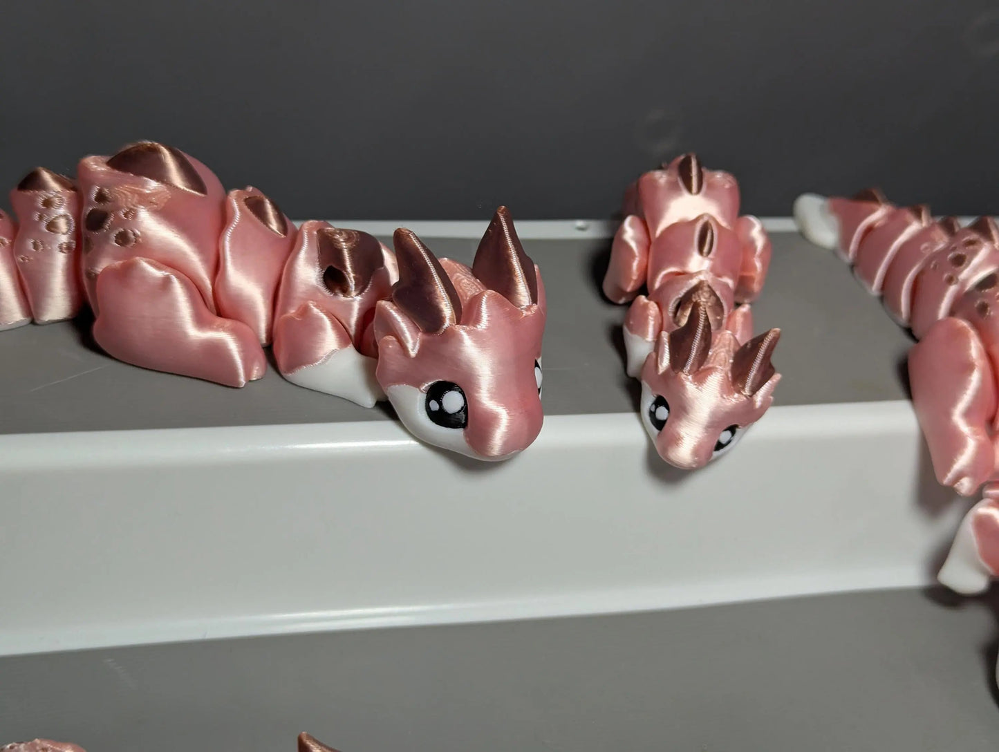 Articulated Rose Gold Baby Dragon Figurine – 3D Printed Fantasy Fidget Toy Cute Flexible Desk Pet Unique Gift for Dragon & Mythical Lovers