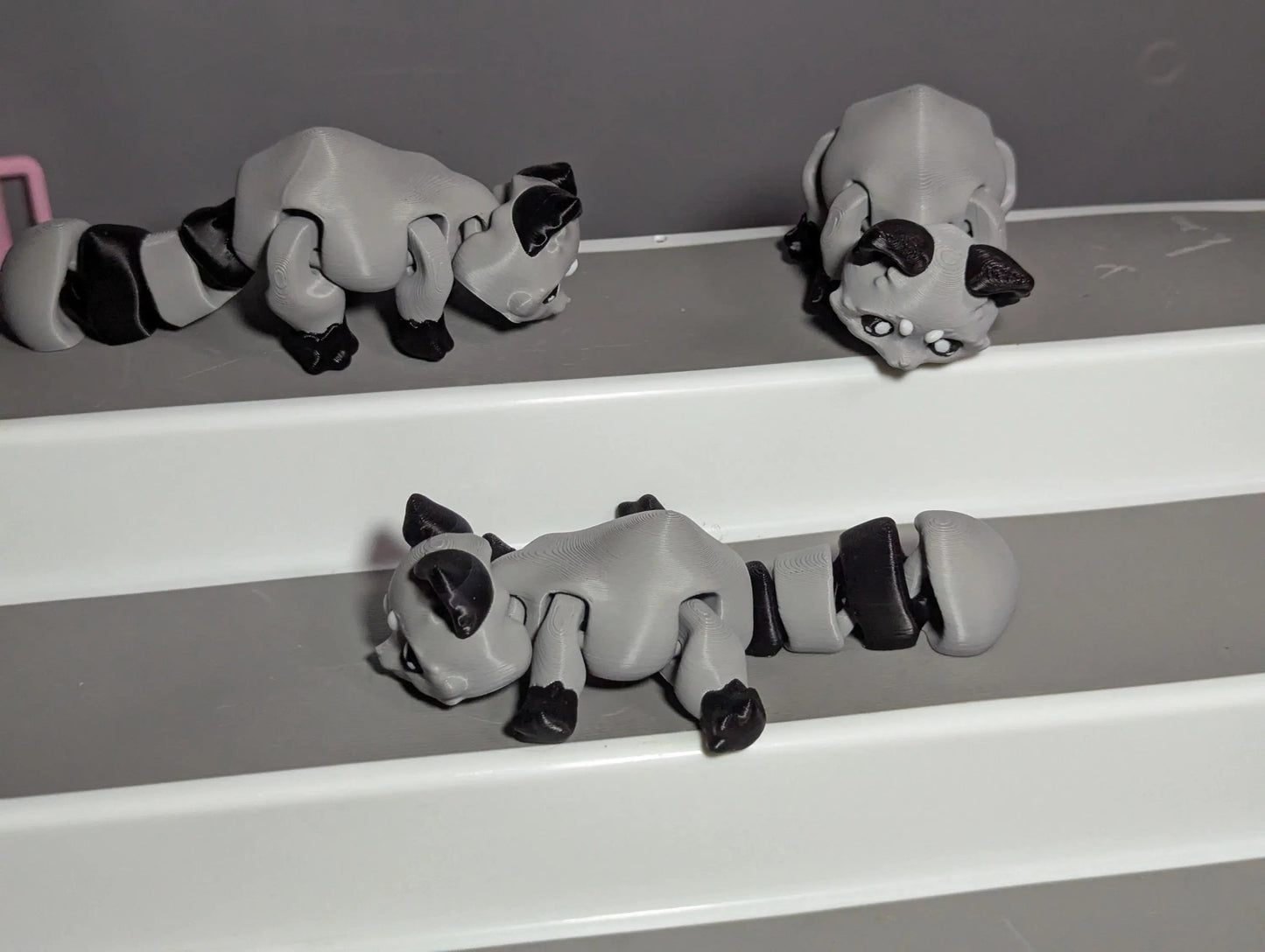 3D Printed Articulated Raccoon – Gray Black Flexible Fidget Toy – Cute Animal Figurine – Unique Gift for Raccoon Lovers – Desk Pet or Decor