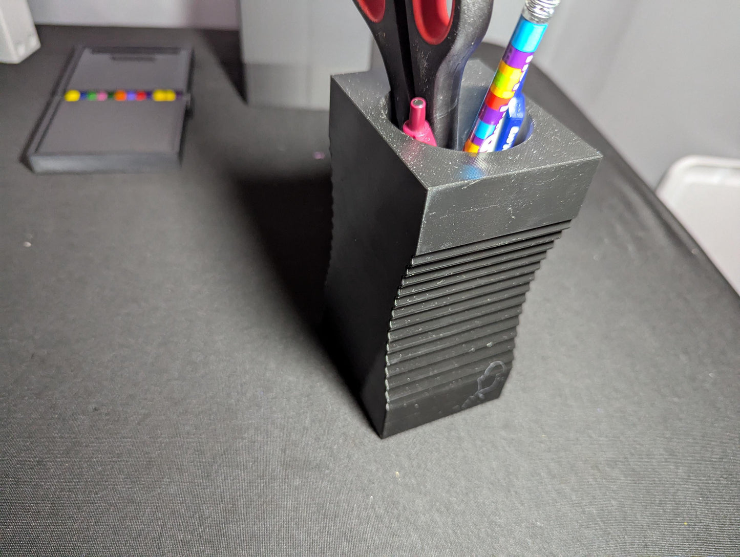 Giant Pencil Sharpener Desk Organizer 3D Printed Pen Holder Office Supplies Storage Novelty Decor
