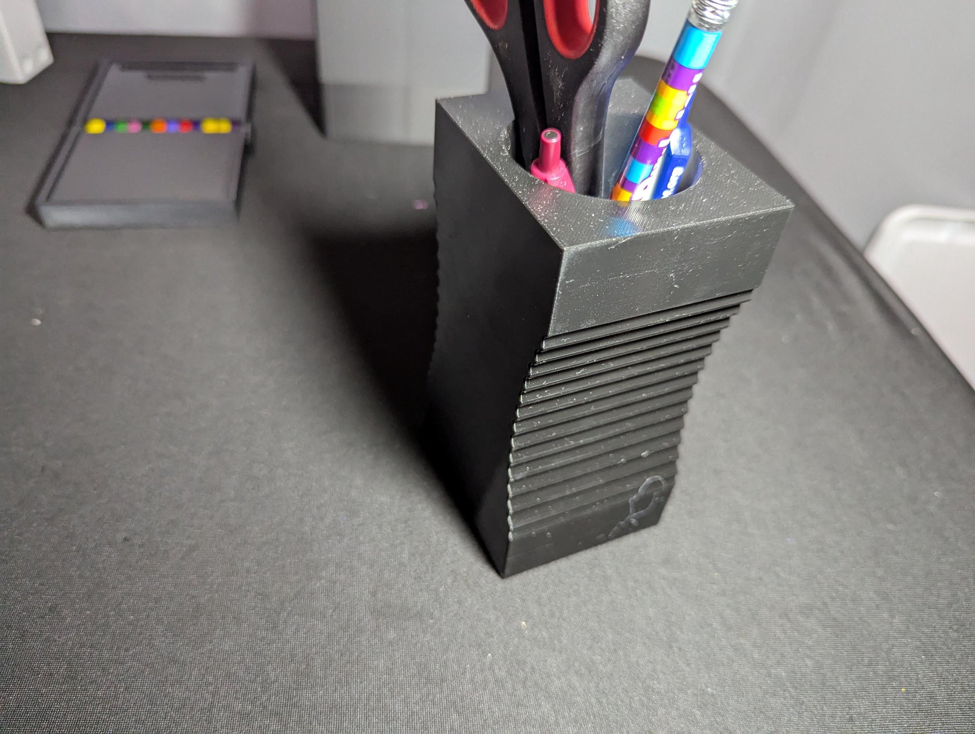 Giant Pencil Sharpener Desk Organizer 3D Printed Pen Holder Office Supplies Storage Novelty Decor
