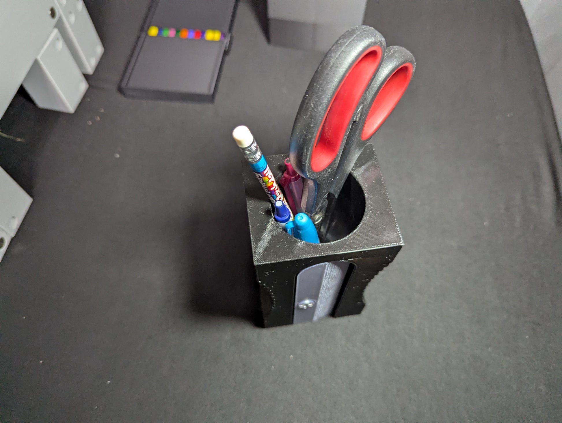 Giant Pencil Sharpener Desk Organizer 3D Printed Pen Holder Office Supplies Storage Novelty Decor