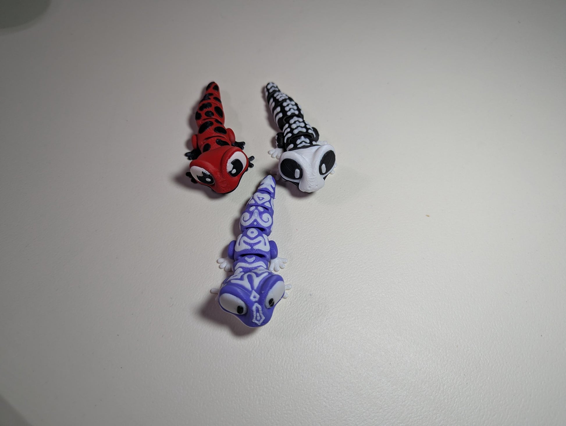 Articulated Gecko with spinning head Spooky Bones, Tribal Swirls & Spots