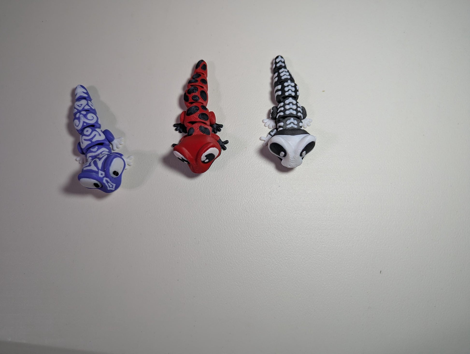 Articulated Gecko with spinning head Spooky Bones, Tribal Swirls & Spots