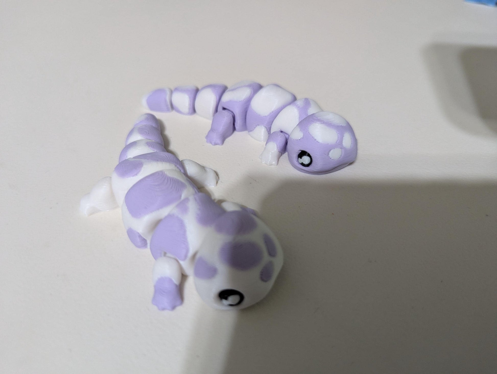 Articulated Salamander – 3D Printed Fidget Toy | Cute Desk Pet Lizard | Flexible Collectible Figurine