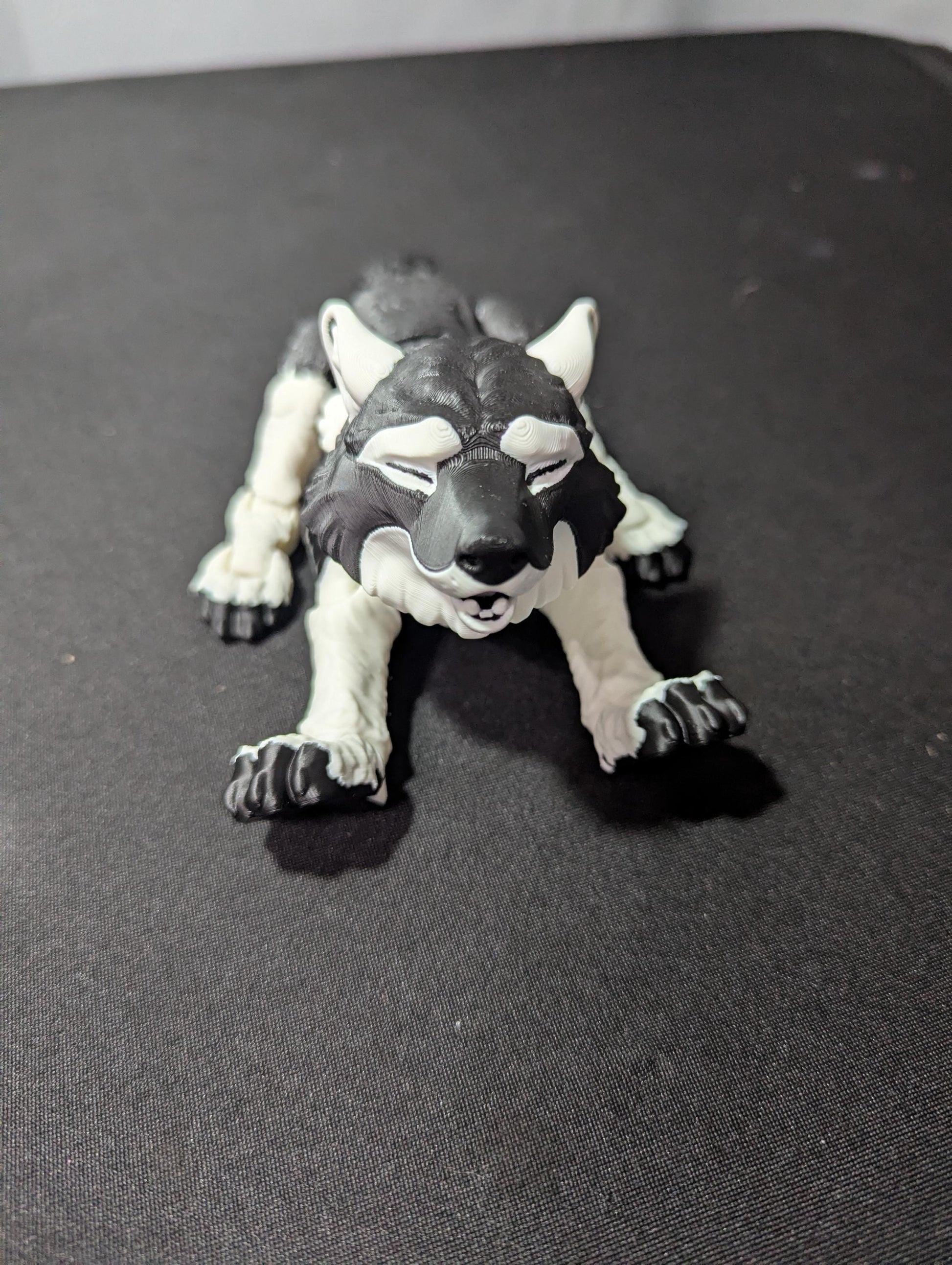 Articulated Wolf Figure with Interchangeable Heads – 3D Printed Wolf Collectible