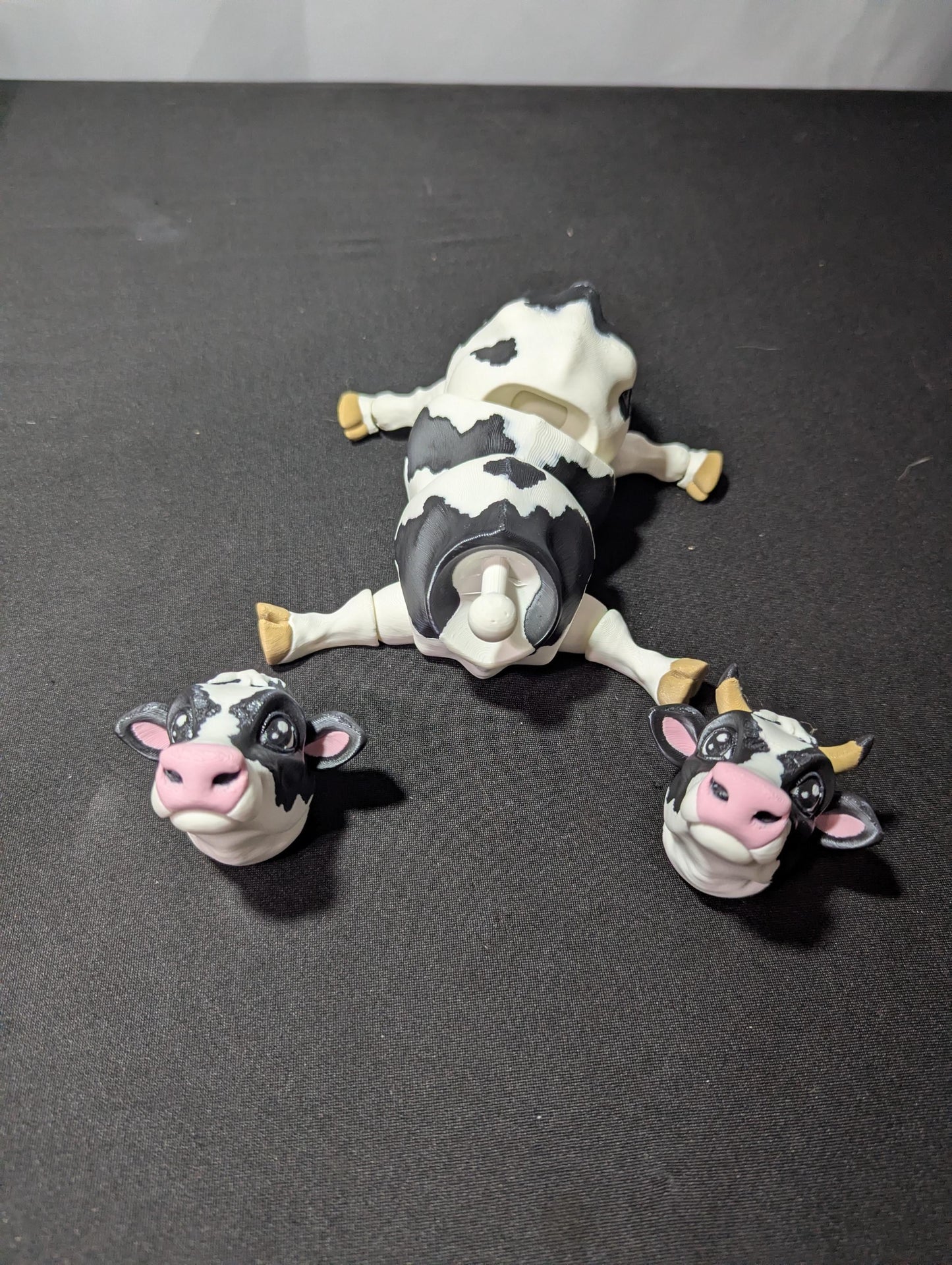 Articulated Cow 3D Printed Flexible Fidget Multi-Joint Swappable Head Farm Animal Toy Desk Pet