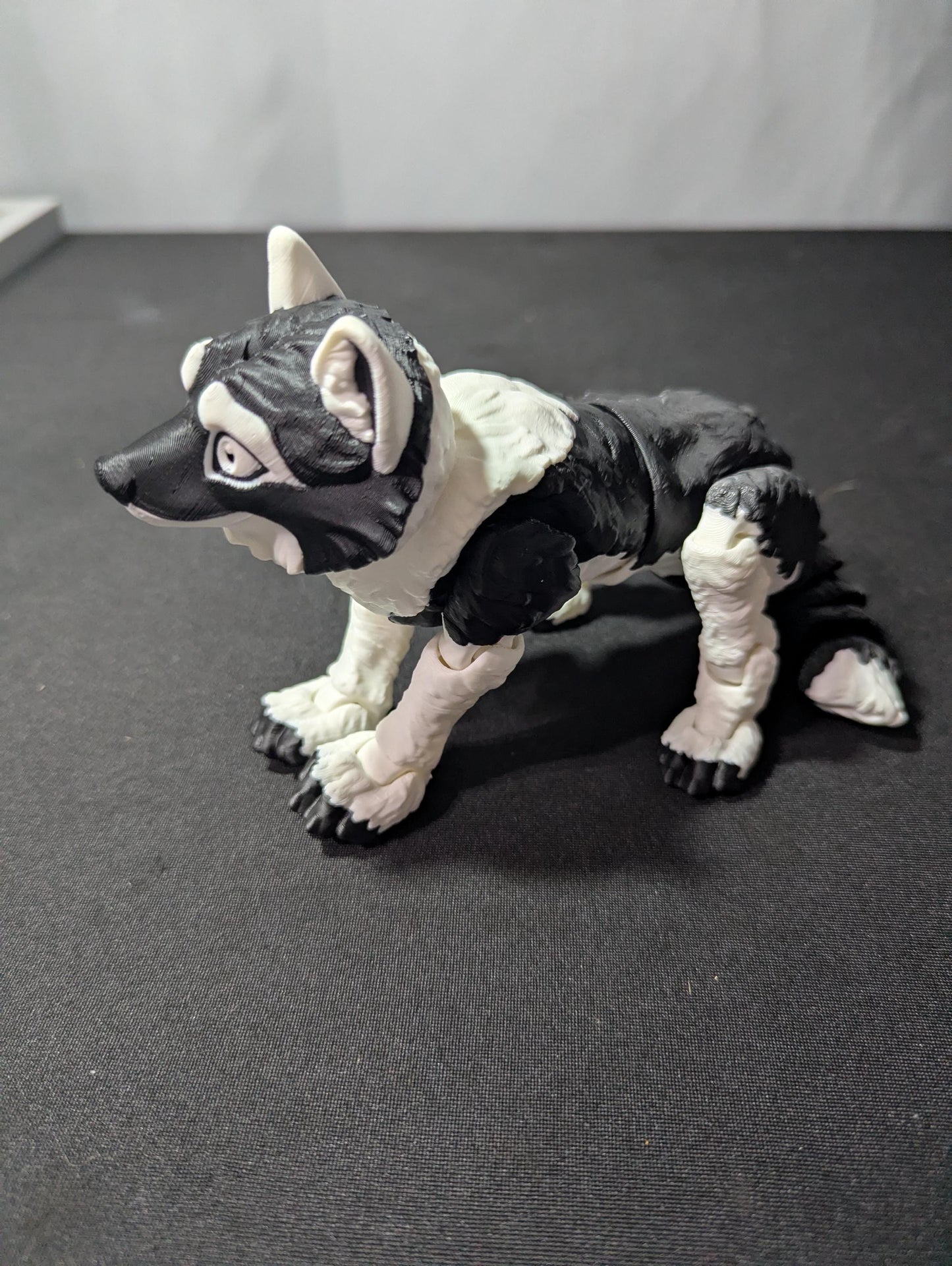 Articulated Wolf Figure with Interchangeable Heads – 3D Printed Wolf Collectible