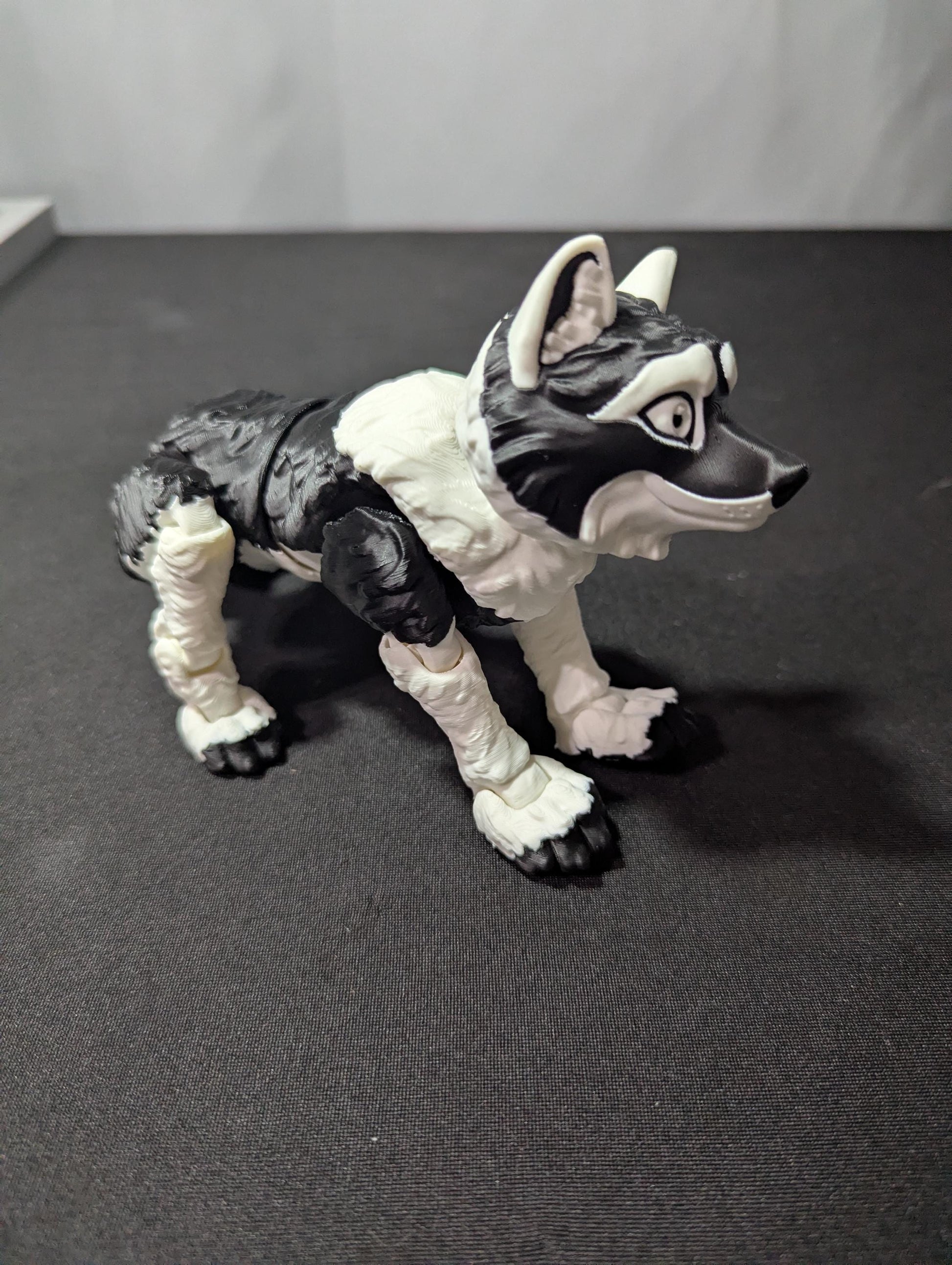 Articulated Wolf Figure with Interchangeable Heads – 3D Printed Wolf Collectible