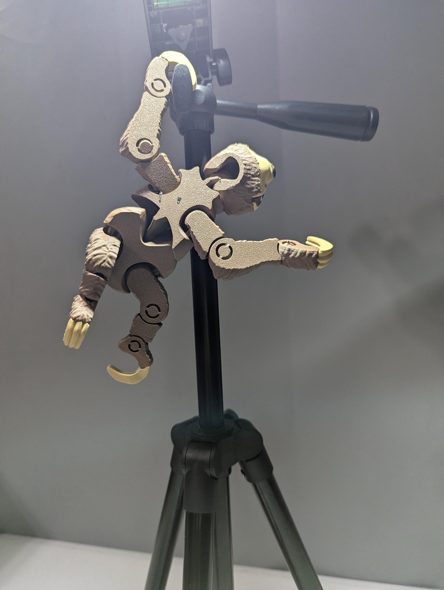 Articulated Sloth Figurine – Flexible 3D Printed Sloth Fidget Toy & Desk Collectible
