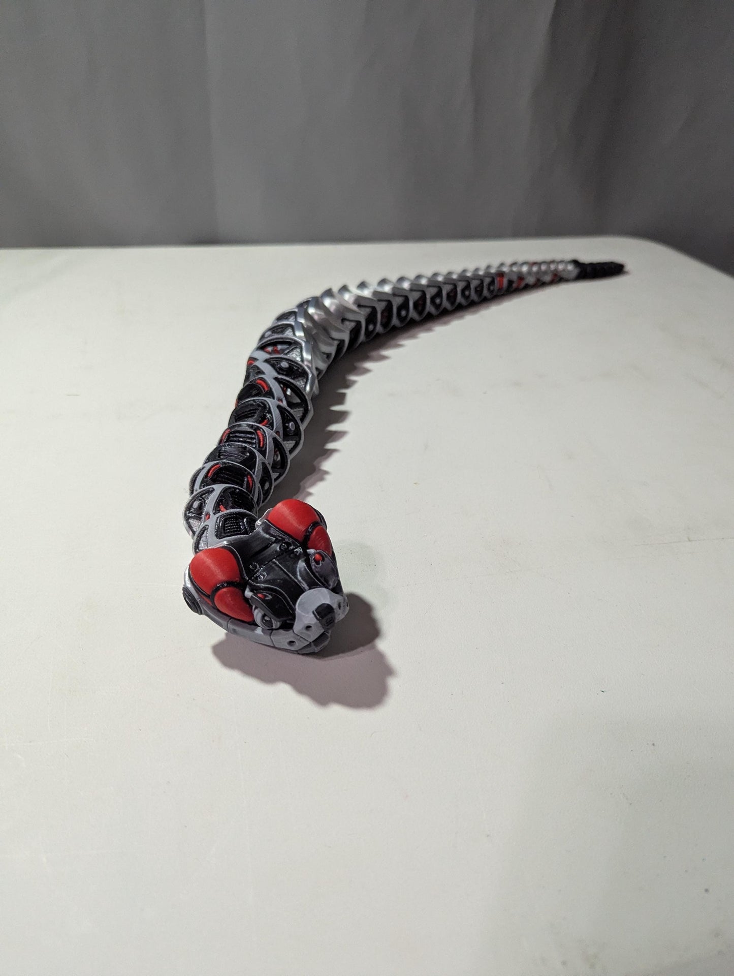 Robotic Articulated Snake – Flexible 3D Printed Fidget Toy – Realistic Poseable Serpent – Desk Toy Gift for Reptile Lovers