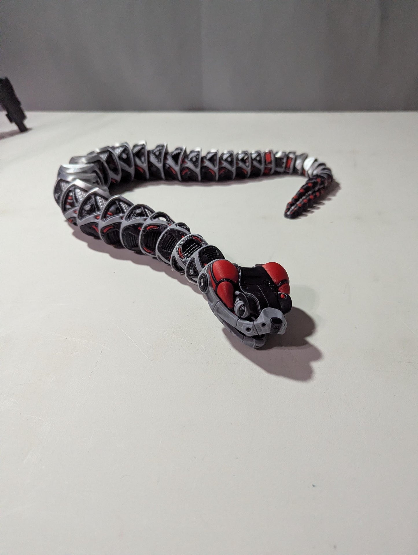 Robotic Articulated Snake – Flexible 3D Printed Fidget Toy – Realistic Poseable Serpent – Desk Toy Gift for Reptile Lovers