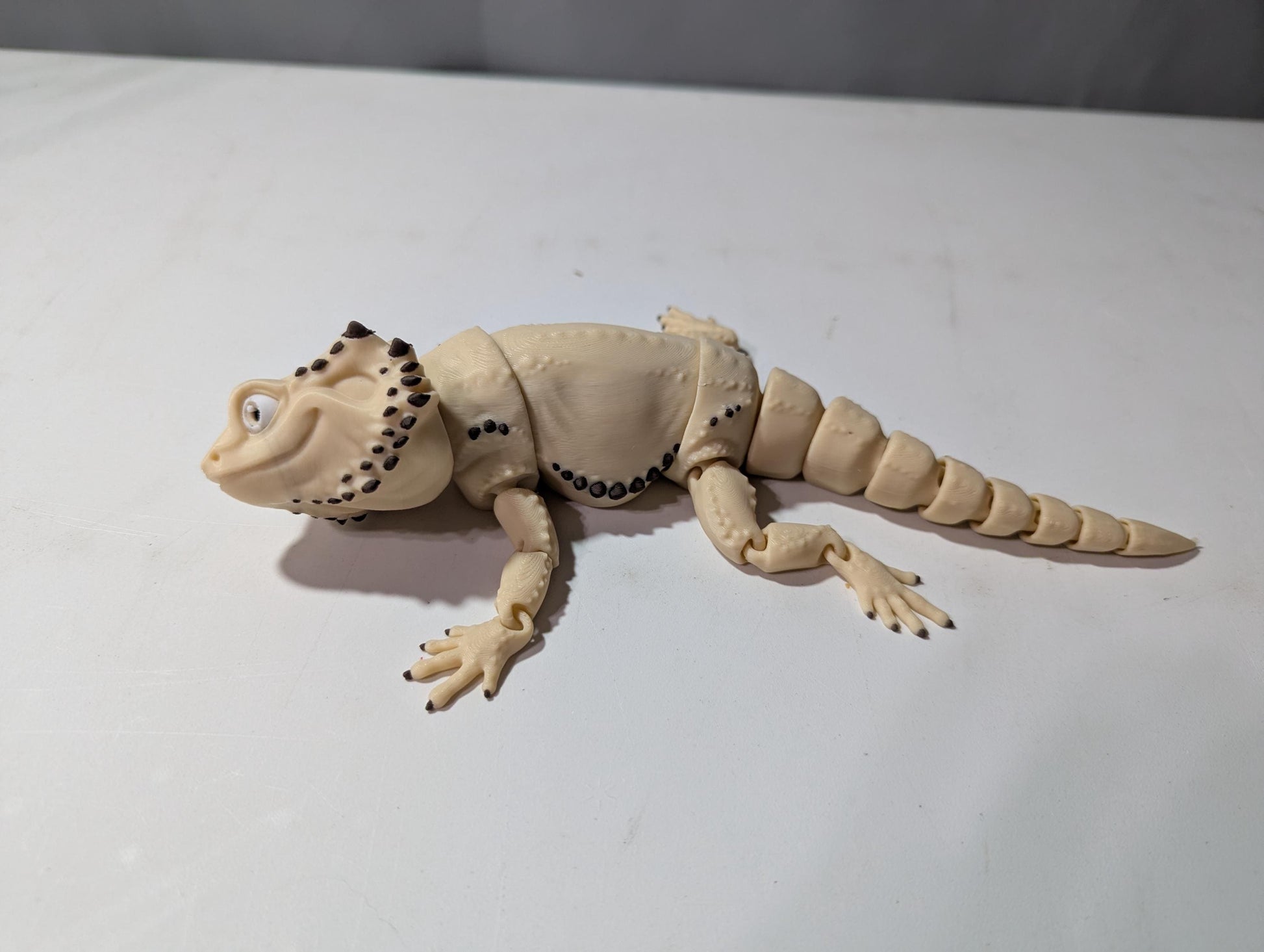 Articulated Bearded Dragon – Flexible 3D Printed Lizard – Poseable Reptile Fidget Toy – Realistic Desk Companion Gift