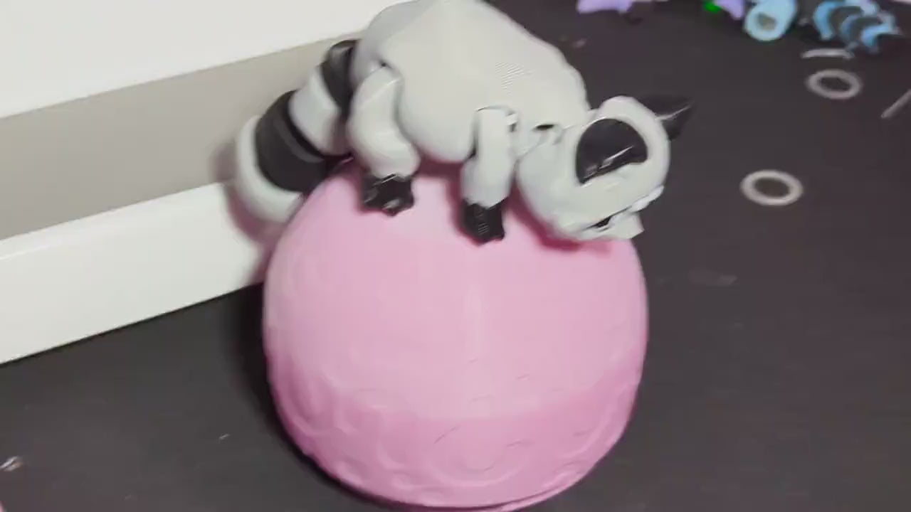 3D Printed Articulated Raccoon – Gray Black Flexible Fidget Toy – Cute Animal Figurine – Unique Gift for Raccoon Lovers – Desk Pet or Decor