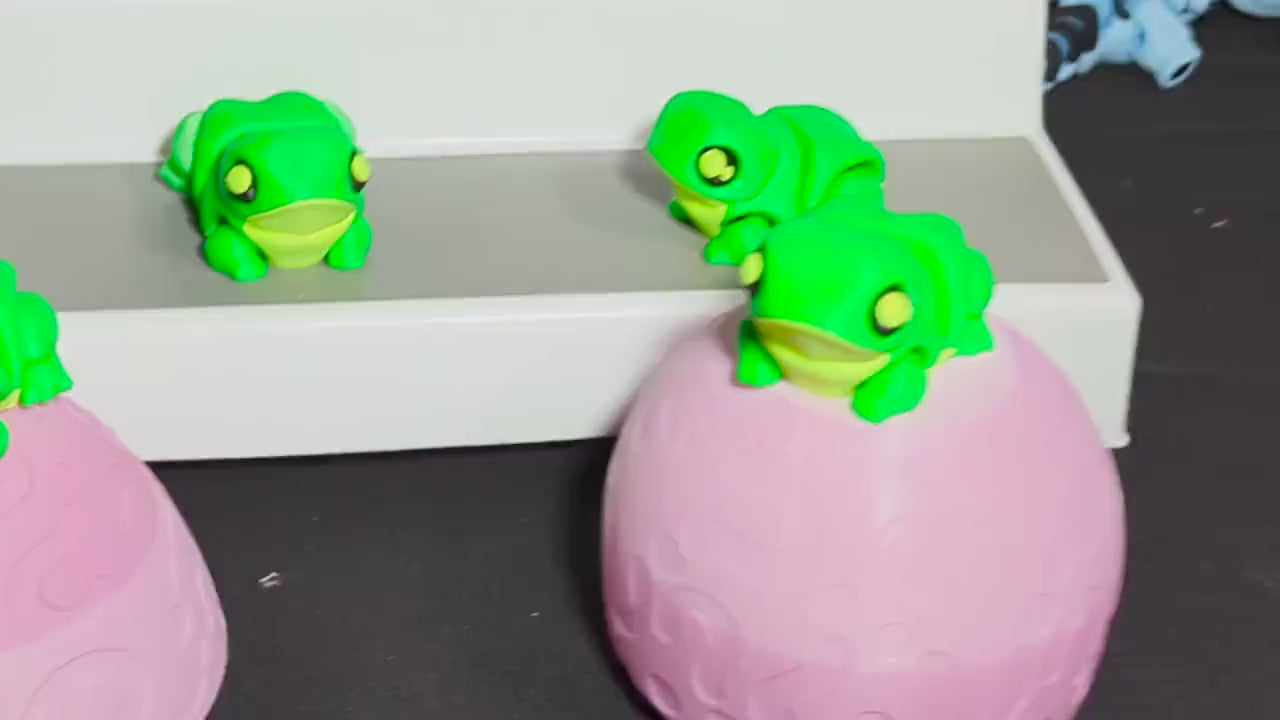 3D Printed Articulated Frog – Green Flexible Fidget Toy – Cute Frog Figurine – Unique Gift for Frog Lovers – Fun Desk Pet or Shelf Decor