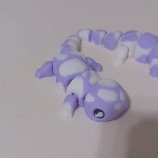 Articulated Salamander – 3D Printed Fidget Toy | Cute Desk Pet Lizard | Flexible Collectible Figurine